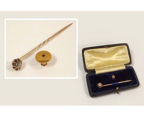 STICK PIN SET.
A stick pin/stud set with interchangeable diamond set head, cased.