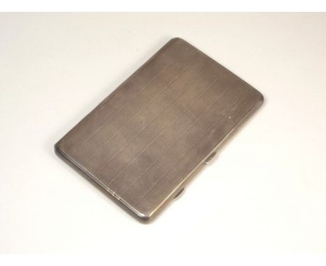 CIGARETTE CASE.
A gentleman's Art Deco engine turned silver cigarette case. London 1929.