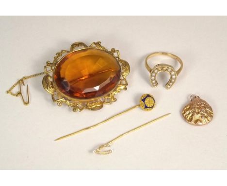 VICTORIAN BROOCH ETC.
A Victorian gilt metal brooch, two stick pins, a 9ct. gold horseshoe ring etc.