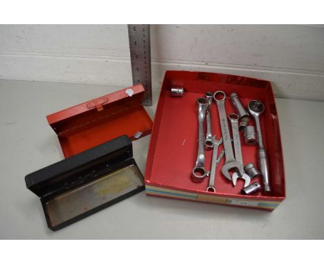 WORKSHOP TOOLS, BOX VARIOUS METRIC RING SPANNERS AND COMB SPANNERS PLUS OTHER ITEMS