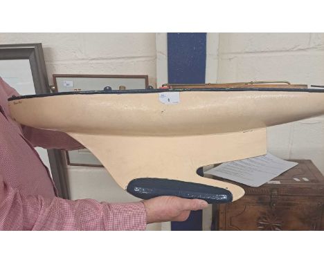 VINTAGE POND YACHT MARKED 'BOOMS BIRD', LACKING MAST, 74CM LONG