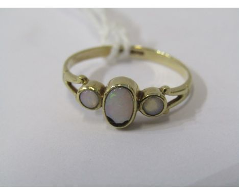 9CT YELLOW GOLD 3 STONE OPAL RING, size O/P 