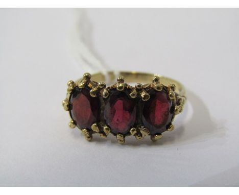 3 STONE 9ct YELLOW GOLD GARNET RING, size S 