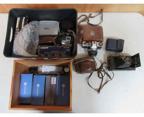 Cameras, incl. Kodak folding camera, 'No.1 Autographic Kodak Jr.'; Olympus film camera, 'OM 10'; Kodak film camera, 'Retinett