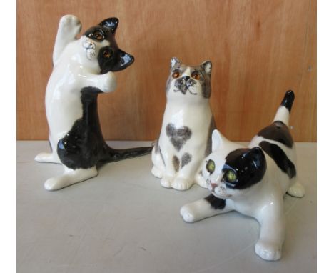 Three Winstanley Pottery cats, incl. a sitting grey and white cat with a heart on the chest, size 3; a black and white cat on