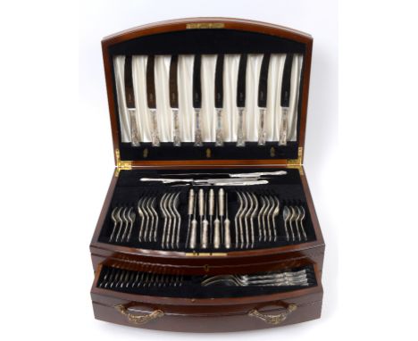 A canteen of silver kings pattern cutlery, for eight place settings, approx. 128.0 ozt (weighable silver)  See illustration C