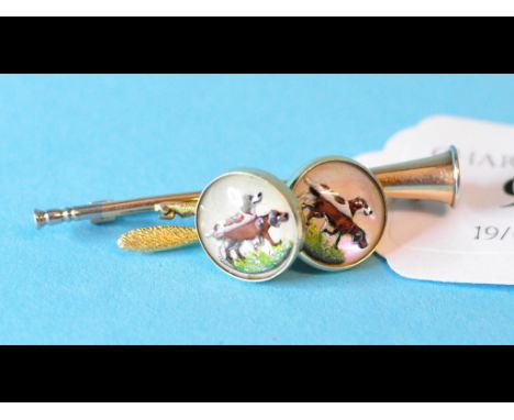 A 15ct gold bar brooch, in the form of a hunting horn and fox, and a two hunting buttons (3)