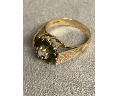 9 ct gold Emerald and Opal flower ring 4 g, size N 