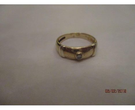 A 9ct gold ring inset with a single diamond, 2.37g 