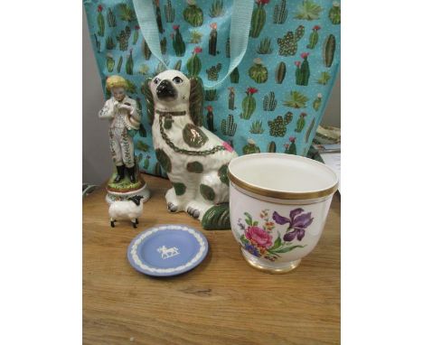 Mixed ceramics to include a Vista Allegre cache pot, a Beswick lamp A/F, a Staffordshire dog and other items 