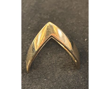 9ct Gold wishbone ring Size R Weight 4.6