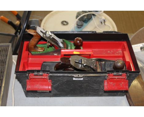 A plastic tool box and contents of tools to include Preston smoothing plane, Stanely No.5 smoothing plane