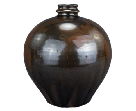 A Fine Chinese Cizhou type Ovoid Bottle – Jin / Yuan Dynasty. This jar, or bottle, is heavily-potted and made from a light gr