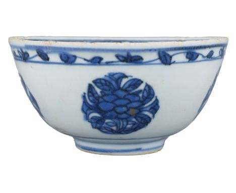 A Chinese Ming Dynasty Blue &amp; White Porcelain Bowl. A fine-quality porcelain bowl, the pattern in underglaze blue of good