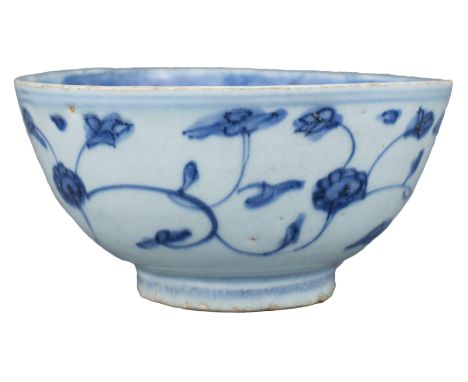 A Fine Chinese Ming Dynasty Blue &amp; White Porcelain Bowl – Jiajing reign. The outer wall is decorated with a scrolling peo