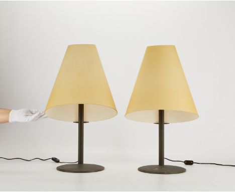 Leucos, Italy. Pair of conical glass desk lamps with metal bases.Founded by Eugenio Pamio in Scorze, Italy in 1962, Leucos Li