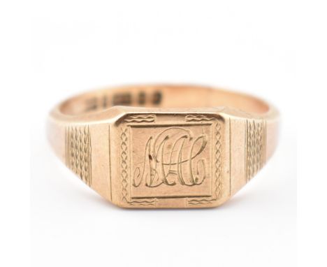 A hallmarked 9ct gold engraved signet ring. The 9ct yellow gold signet ring having a rectangular head engraved with the initi