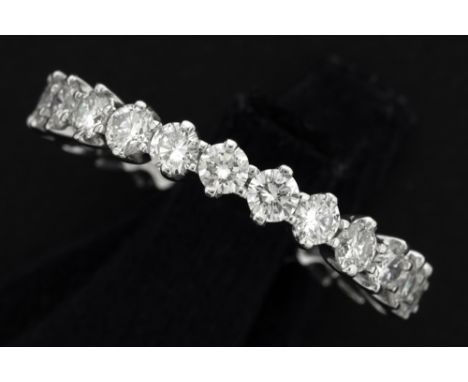 "wedding" ring in white gold (18 carat) with 1,20 carat of very high quality brilliant cut diamondsZgn "alliance à l' américa