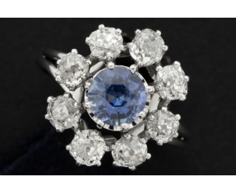 classic vintage ring in platinum with a 1,05 carat non-heated sapphire from Ceylan, surrounded by 1,60 carat of old brilliant