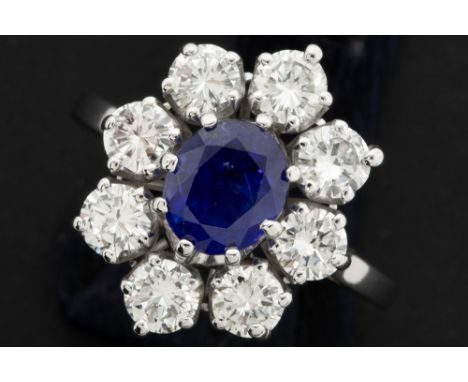 classic ring in white gold (18 carat) with a 1,47 carat non-heated Thai sapphire, surrounded by 1,40 carat of very high quali