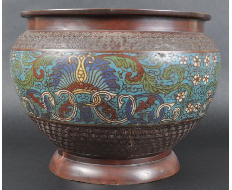 A large early 20th Century Japanese / Chinese cloisonne planter jardiniere bowl. Bronze metal body with intricate inlaid cloi