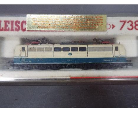 Fleischmann - A boxed Fleischmann #7381 N gauge electric locomotive 151 111-2 in DB blue and cream livery. Model appears to b