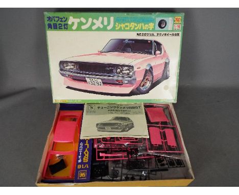 Otaki - A boxed vintage Otaki FA130 1:16 scale Skyline 2000GT (Pink Body) motorised plastic model kit. The kits appears to co