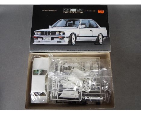 Fujimi - A boxed vintage 1988 Fujimi 1:24 scale #03020 'Inch Up Disk Series #20' New BMW 325i E30 2 Door Saloon plastic model