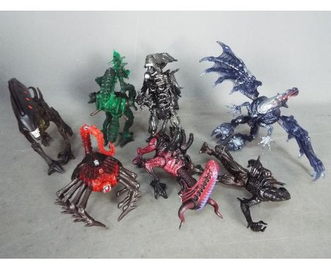 Kenner - A colony of unboxed action figures from the 'Aliens' range by Kenner. Lot includes Flying Alien Queen; Queen Face Hu