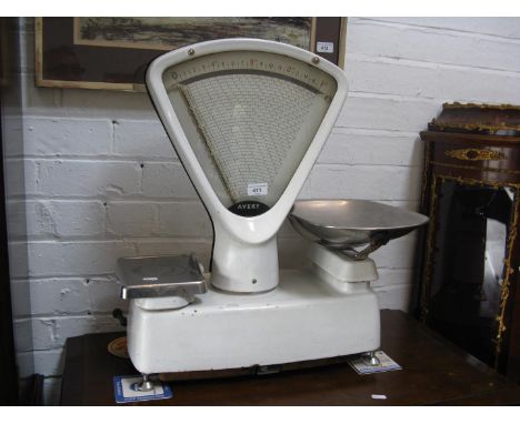 A set of Avery shop scales 
