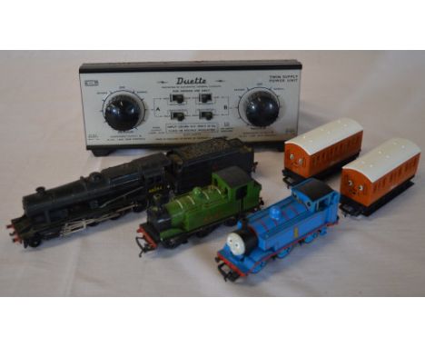 Hornby 48094 locomotive and tender, Hornby Thomas the Tank engine locomotive and two small carriages, Duette twin power suppl
