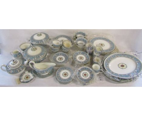 6 place Wedgwood 'Florentine' pattern dinner/tea service consisting of tea plates, tea cups and saucers, side plates, coffee 