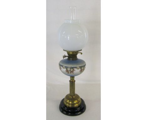Victorian brass oil lamp with blue reservoir H 66 cm