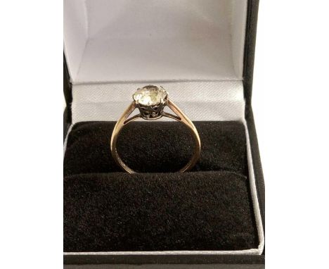 9ct GOLD RING WITH A WHITE SAPPHIRE, 1.4g