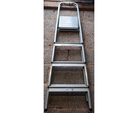 4 STEP ALUMINIUM STEP LADDER