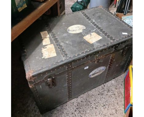 VINTAGE TRAVEL TRUNK