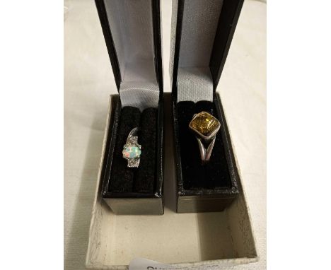 2 SILVER RINGS, 1 WITH AMBER THE OTHER WITH OPAL IN RING BOXES