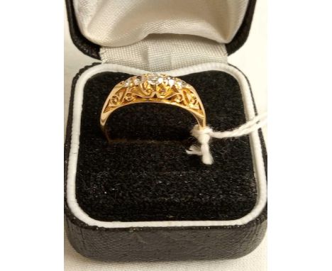 18ct GOLD 5 STONE DIAMOND RING, 3.3g