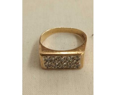 9ct GOLD &amp; WHITE STONED RING, SIZE 'O', 4.2g 