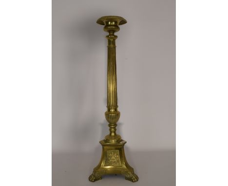 Grote messing kerkkandelaar. - Large brass church candelabra.
