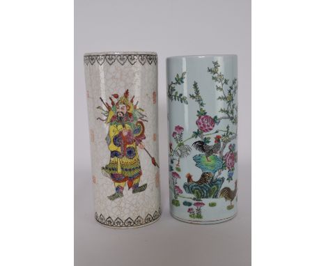 2 famille rose Chinees porseleinen rolvazen beide 20e eeuw H 30 cm naar antiek voorbeeld. - 2 famille rose Chinese porcelain 