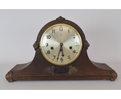 Eiken schoorsteenpendule, glas kaduuk. - Oak mantel clock, glass broken