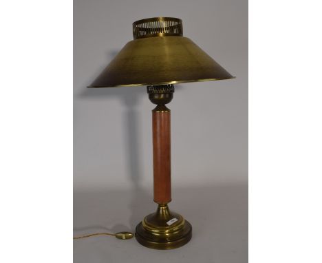 Bureaulamp met koperen kap. - Desk lamp with copper shade