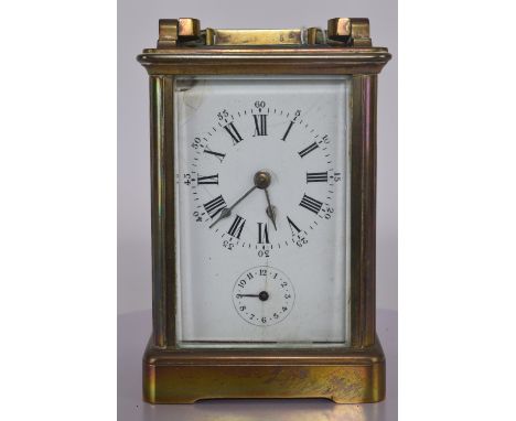 S.M.F. reiswekker in koperen kast met geslepen glas rondom. - S.M.F. travel clock in copper case with cut glass all around