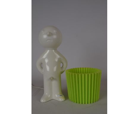 Mr P one man shy; vintage tafellamp met kap. - Mr P one man shy; vintage table lamp with shade