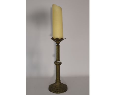 Bronzen kerkkandelaar. - Bronze church candlestick