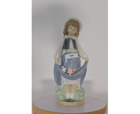 "Nao" een 20e eeuws porseleinen figurine "bloemenmeisje" H 23 cm. - “Nao” a 20th century porcelain figurine ‘flower girl’ H 2