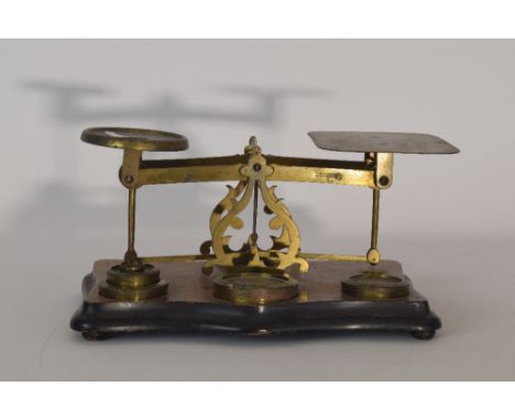 Weegschaaltje met losse gewichten. - Weighing scale with loose weights