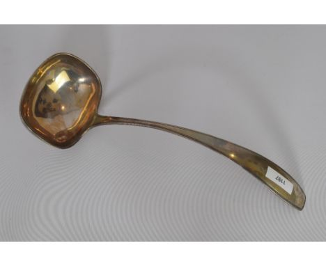 Zilveren 835/1000 soeplepel met rechthoekige bak. - Silver 835/1000 soup ladle with rectangular bowl