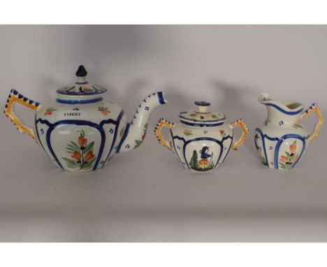 3 delen theeserviesje Frankrijk 20e eeuw Quimper aardewerk. - 3 parts tea set France 20th century Quimper pottery